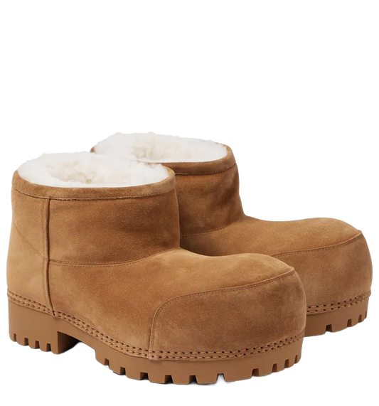 B4L3NClAG4 Avant-Garde Luxury Alaska Fur Low Suede Boots